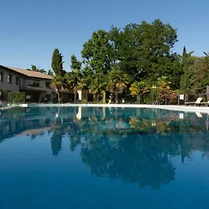 https://hotel-les-oliviers-christiana.hotels-rhonealpes.com